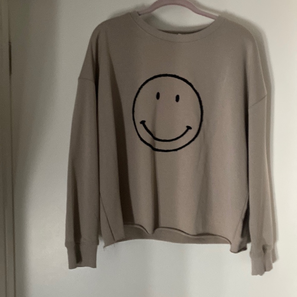 Cropped taupe, colored smiley sweatshirt